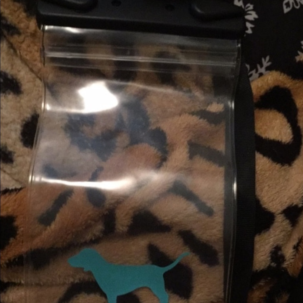 waterproof vs phone landyard